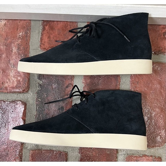 Everlane Black Suede Chukka Boots with Minimalist Design main image 7